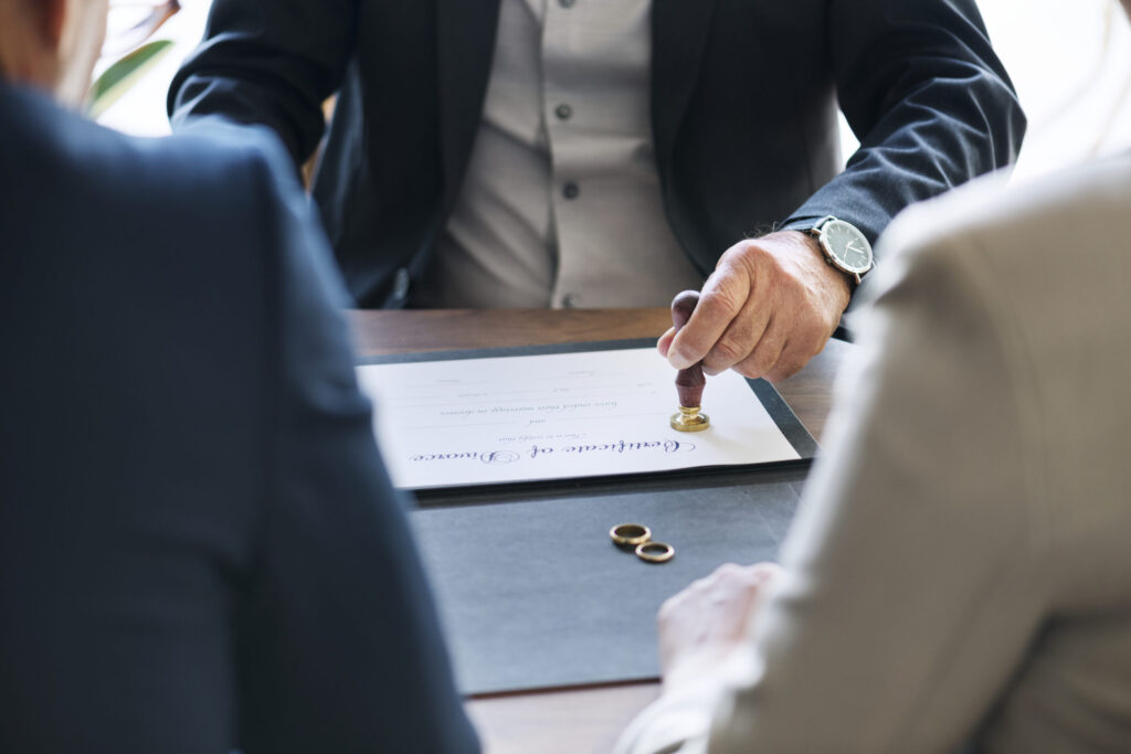 O que tenho que fazer para me divorciar?
